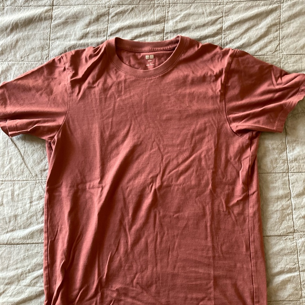 Uniqlo Men's Brick Red Short Sleeve Tee